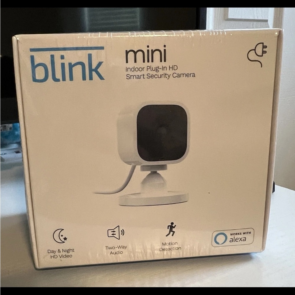 Blink Mini Indoor Plug-In HD Smart Security Camera - White